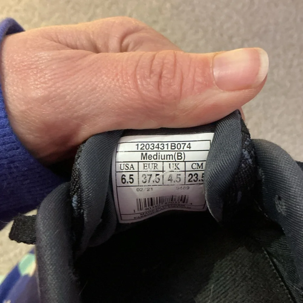 Brooks Women's Black and Light Pink Running Shoes - Picture 8 of 8